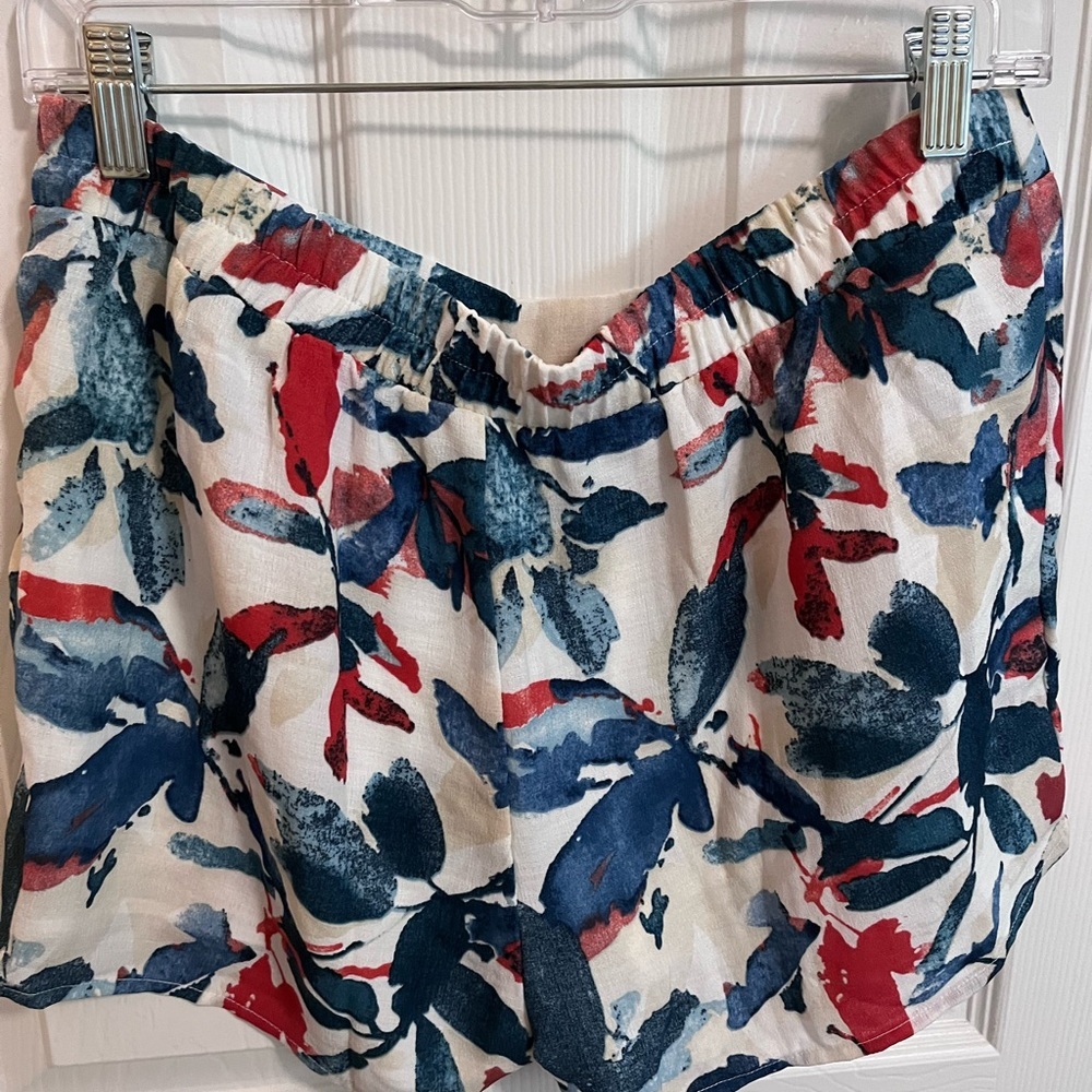 Flowy abstract shorts - Picture 2 of 4